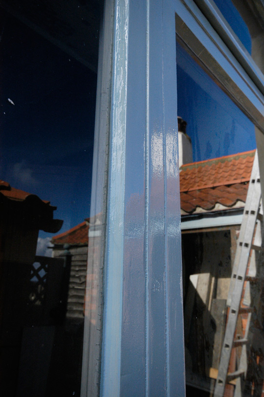 linseed paint with Gloss finish 