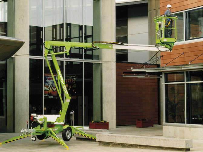 Trailer cherry picker with outriggers
